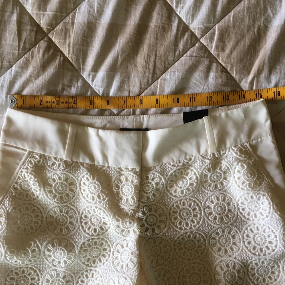 The Limited Elegant Cream Lace Tailored Women's Shorts Size 2